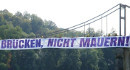 Brücken, nicht Mauern - grenzüberschreitende Demo in Passau