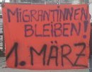 MigrantInnen bleiben! 1. März - Transparent am Karlsplatz in Wien, 2012