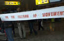 Transparent am Flughafen 'Freedom of movement'