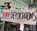 Stop Deportations. Protest gegen Abschiebung nach Afghanistan am 5. Dez 2017 am Flughafen Wien